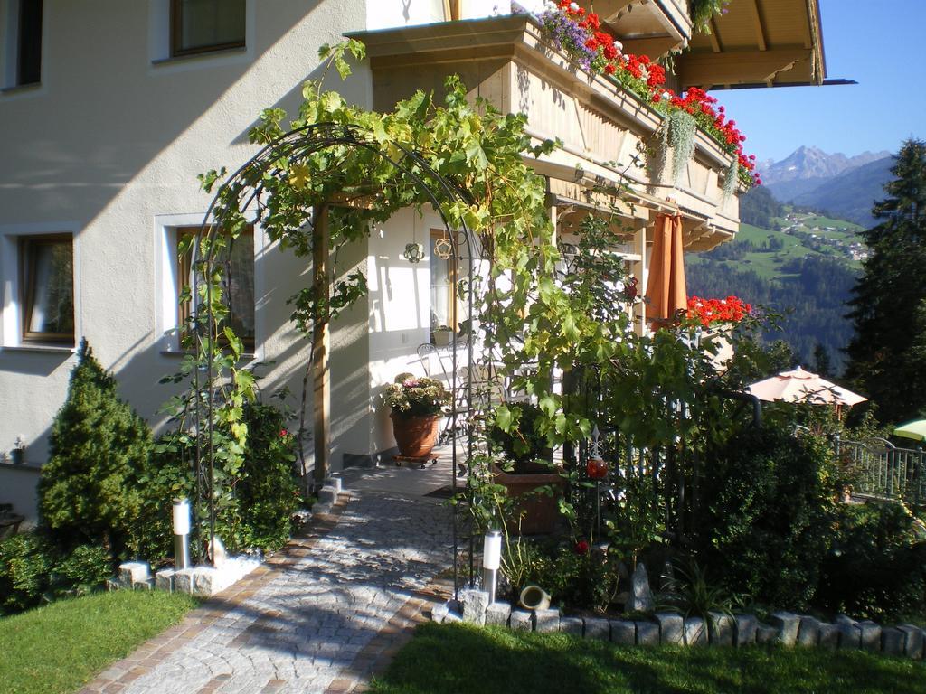 Neurauthof Hotell Zellberg Eksteriør bilde